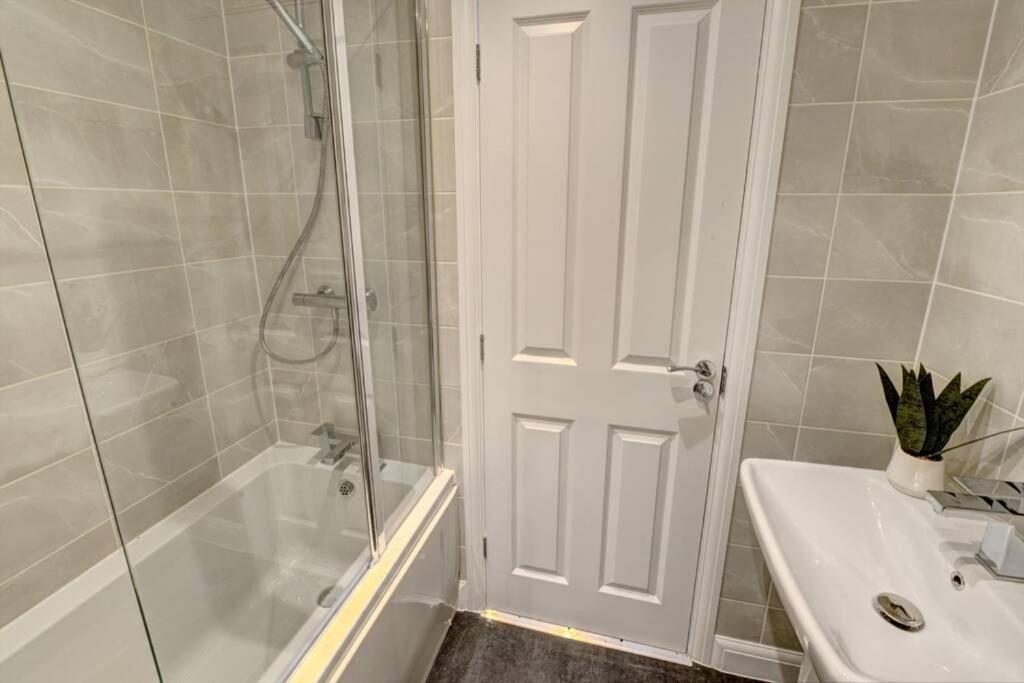 Appartement The Stratford Palace à Birmingham Extérieur photo